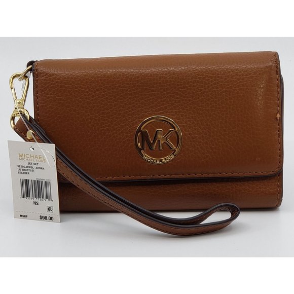 Michael Kors Handbags - New Michael Kors Jet Set Leather Wristlet $128.00
